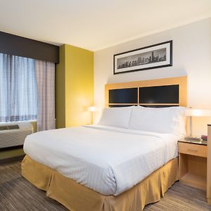 Camera accessibile ai disabili con letto king size